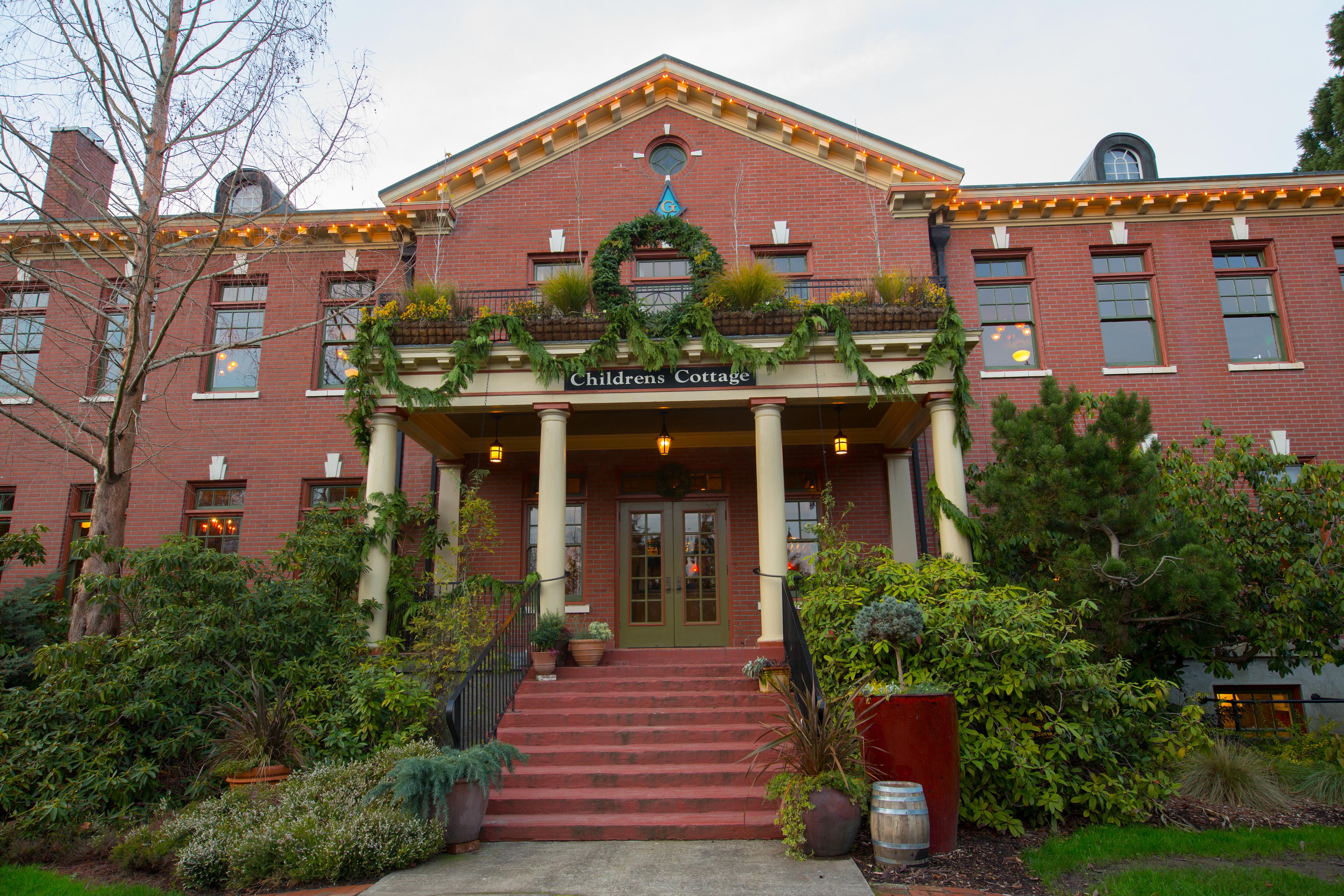 Mcmenamins Grand Lodge Forest Grove Eksteriør bilde
