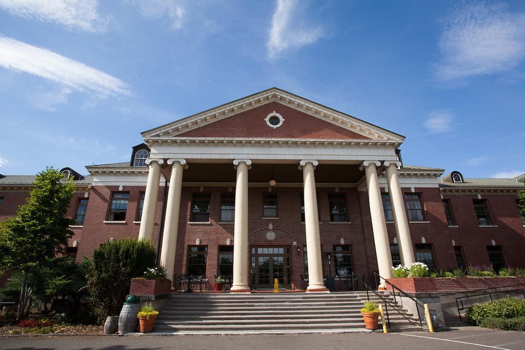 Mcmenamins Grand Lodge Forest Grove Eksteriør bilde