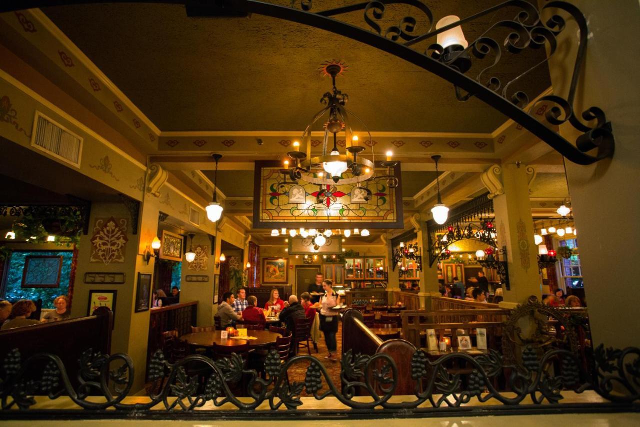 Mcmenamins Grand Lodge Forest Grove Eksteriør bilde