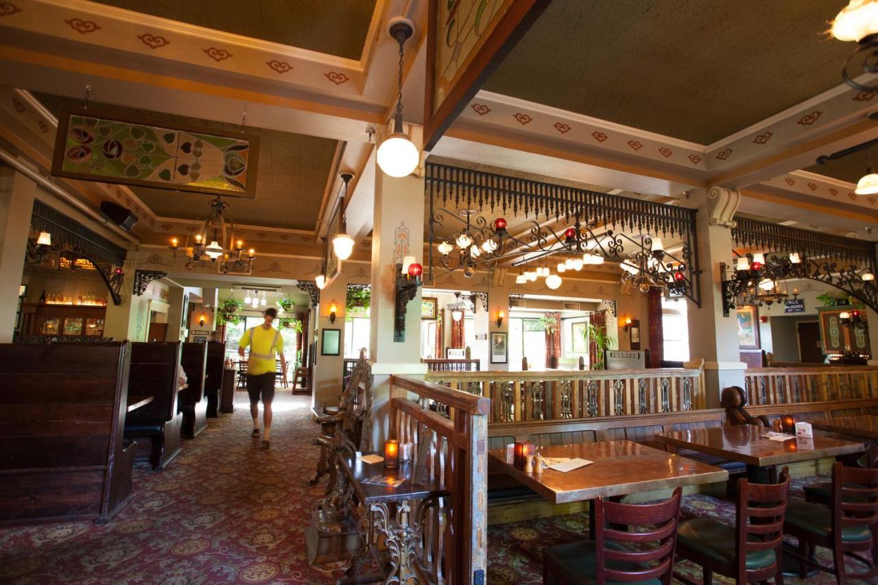 Mcmenamins Grand Lodge Forest Grove Eksteriør bilde
