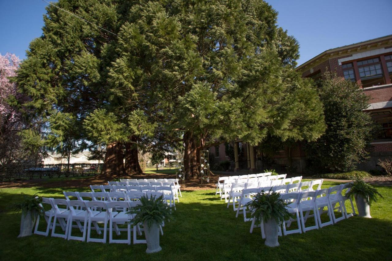 Mcmenamins Grand Lodge Forest Grove Eksteriør bilde