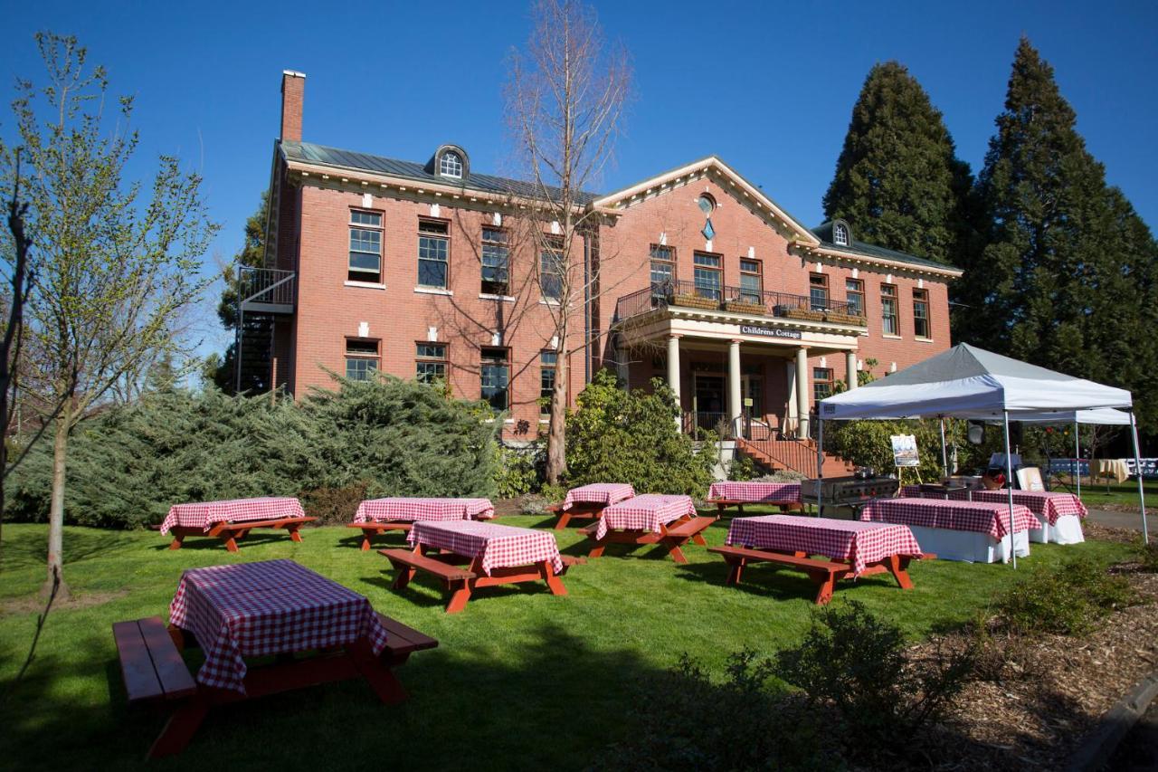 Mcmenamins Grand Lodge Forest Grove Eksteriør bilde